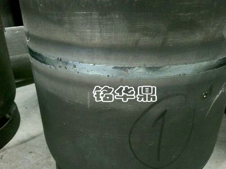 液化氣瓶焊接機(jī)器.jpg